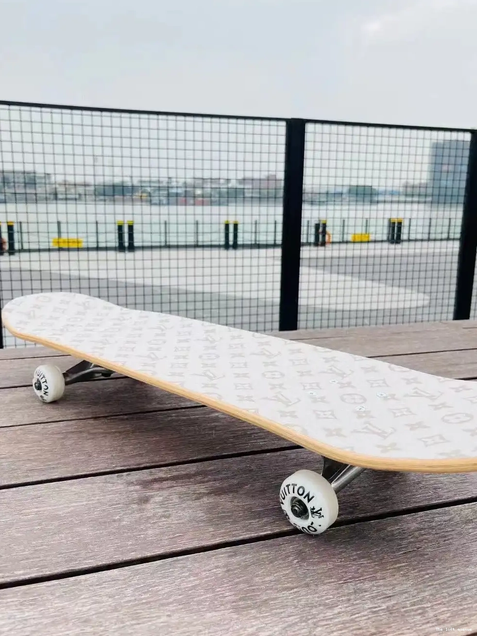 LV SKATEBOARD CUSTOM 0609